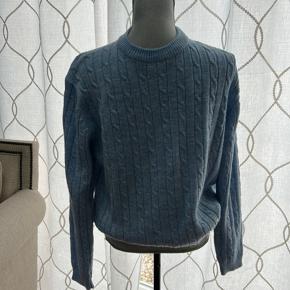 Men’s light blue sweater
